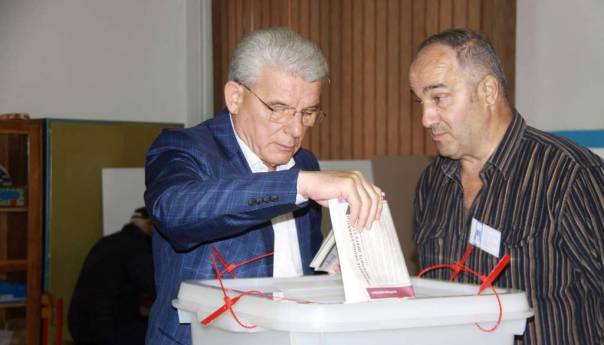 Šefik Džaferović na prvim izborima na kojima nije kandidat glasao u Zenici