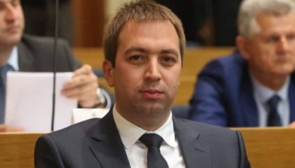 Selak: Raste podrška poslanicima, isključenja su nelegalna