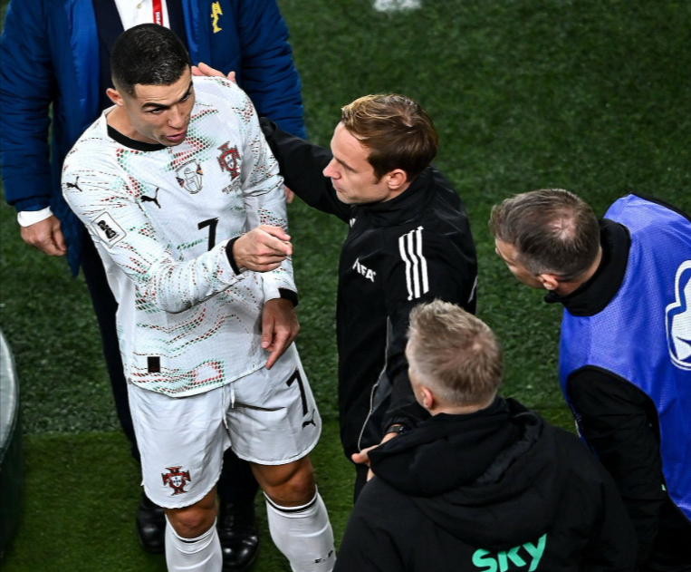 Trener poslao Ronalda kući nakon što je dobio crveni karton