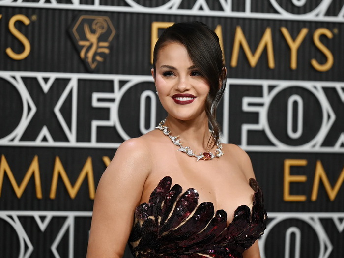 Selena Gomez haljinom privukla pažnju na dodjeli Emmyja