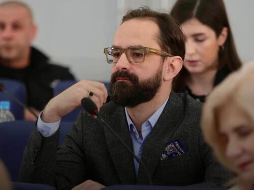 Selmanović: Da li Našoj stranci smetaju postači u školama?