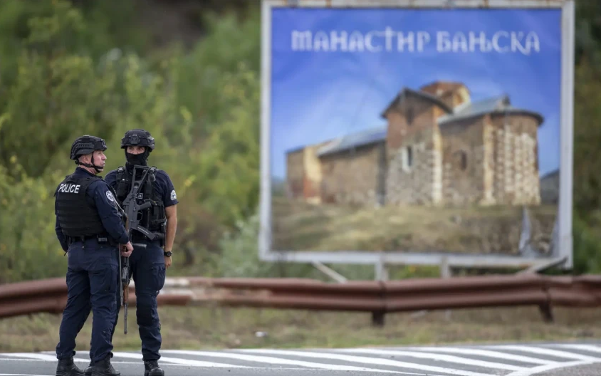 Selo Banjska četvrti dan pod blokadom