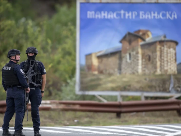 Selo Banjska četvrti dan pod blokadom