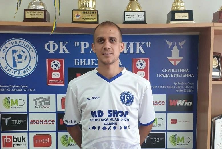 Semberski fudbaler pretukao partnerku u centru Bijeljine, završio u pritvoru