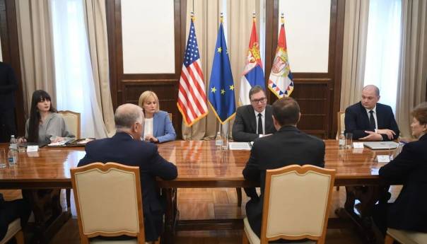 Senatori SAD-a Vučiću: Uskladiti vanjsku politiku sa EU
