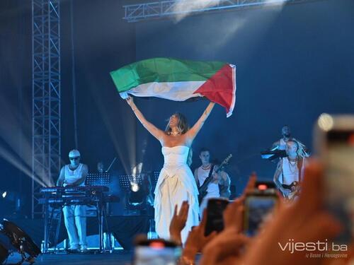 Senidah u krcatoj Skenderiji sa zastavom Palestine, pogledajte atmosferu