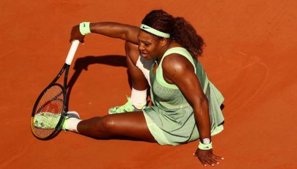 Serena Williams ispala s Roland Garrosa od duplo mlađe protivnice