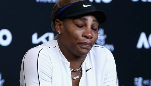 Serena Williams u suzama napustila konferenciju za medije