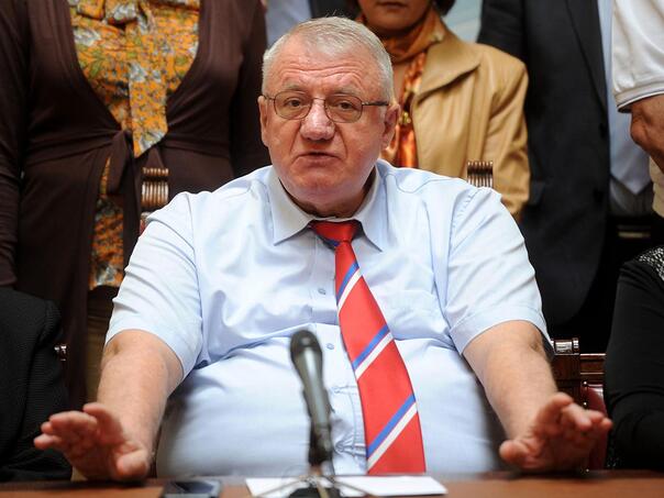 Šešelj: Odazvaću se pozivu Haga, ako sud bude preseljen u Afganistan