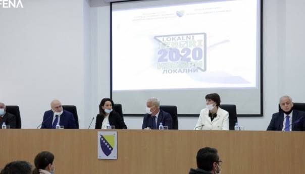 Šesnaest političkih stranka ne nalazi se na prijavljenoj adresi