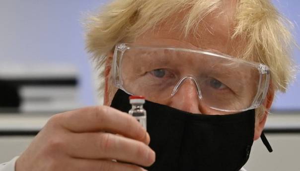 Britanija počela davati Astra Zeneca / Oxford vakcinu