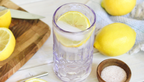 Šest dodataka uz koje voda čini čuda za probavu