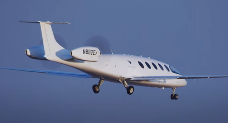 Šest osoba nastradalo kad se srušio privatni mali avion blizu Los Angelesa