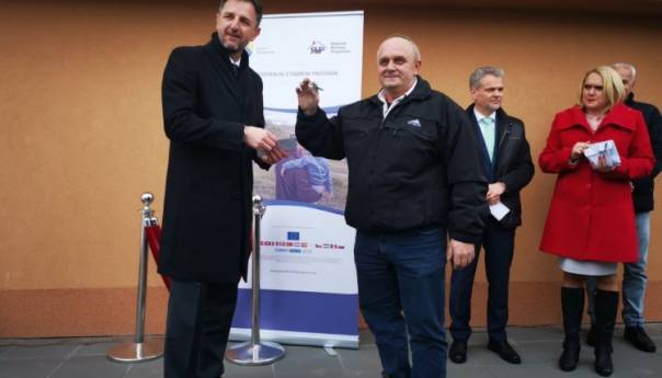 Šest porodica u Istočnom Novom Sarajevu dobilo ključeve novih stanova