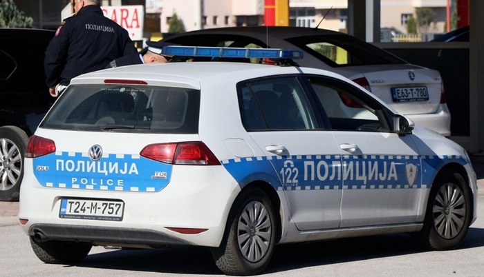 Šestoro ljudi povrijeđeno u sudaru dva vozila