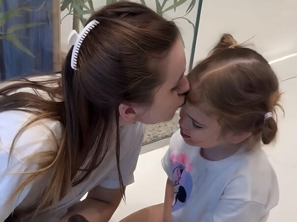 Sestra, pas i jedan poljubac: Džekine djevojčice raznježile mreže