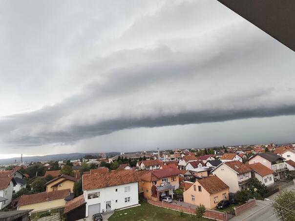"Shelf" oblaci nad gradom: Nevrijeme i u Prijedoru