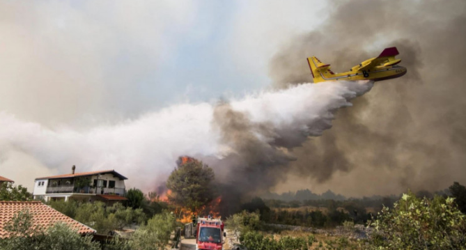 Šibenik: Poziv stanovnicima da pomognu u gašenju požara
