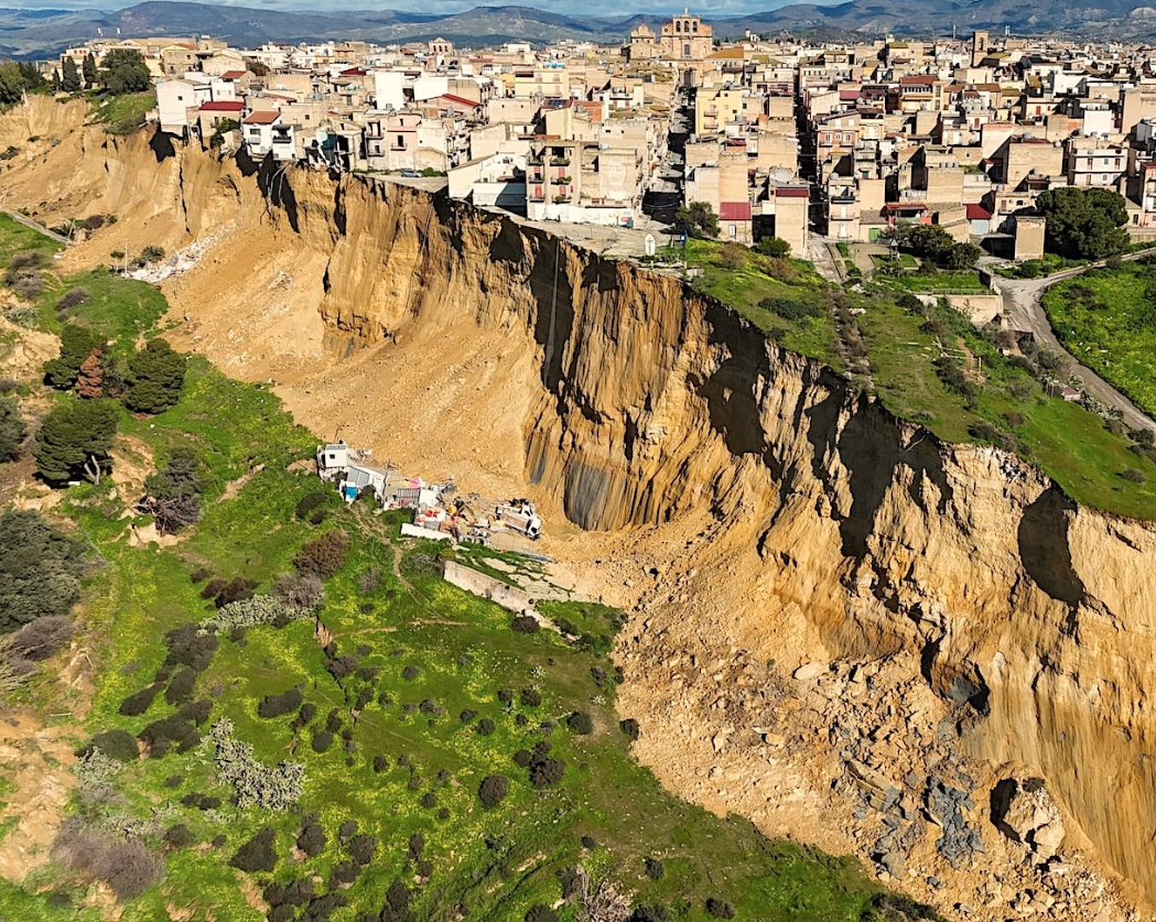 Sicilijanski grad visi na litici nakon odrona