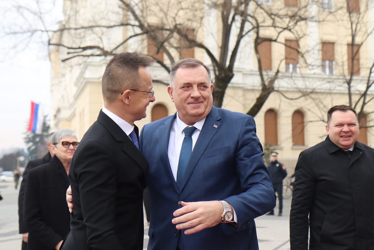 Sijarto zbog magle nije sletio u Sarajevo, stigao u Banjaluku