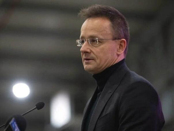 Sijatro: Brisel će 15. aprila zabraniti uvoz ruske nafte u Evropu