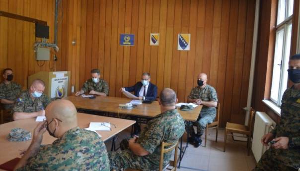 Šiljegović posjetio jedinice OSBiH u Derventi i Gornjim Božinovcima