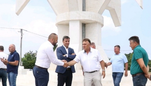 Simbol odbrane: Novalić obišao spomenik 'Ljiljan' u Gradačcu