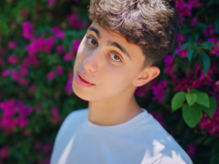 Sin Emine Jahović i Mustafe Sandala objavio prvu pjesmu