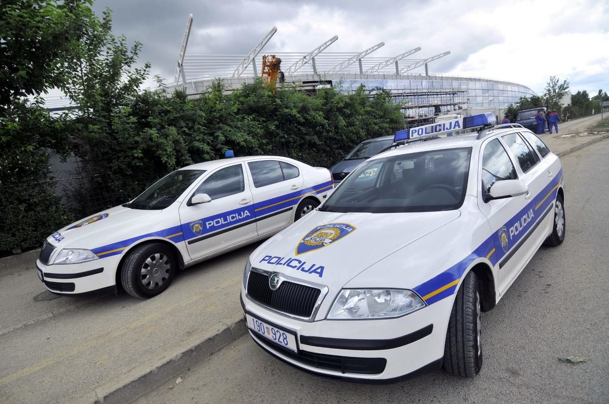 Sin ubio oca, potom pucao i na policiju, koja je uzvratila