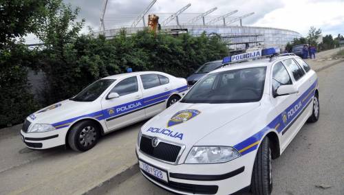 Sin ubio oca, potom pucao i na policiju, koja je uzvratila