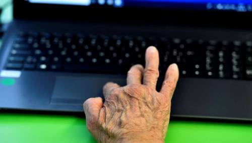 Sin ubio oca u prisustvu 20 ljudi na Zoom online razgovoru