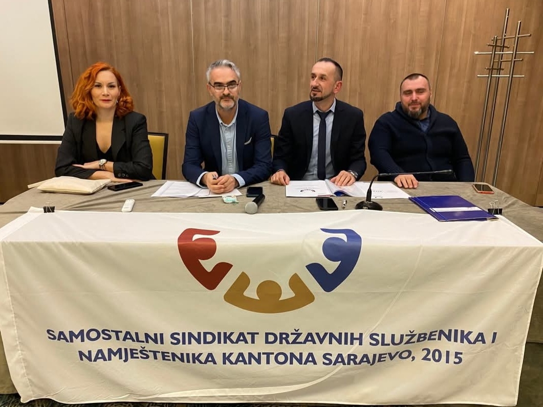 Sindikat državnih službenika KS upozorio vlasti i najavio radnički neposluh