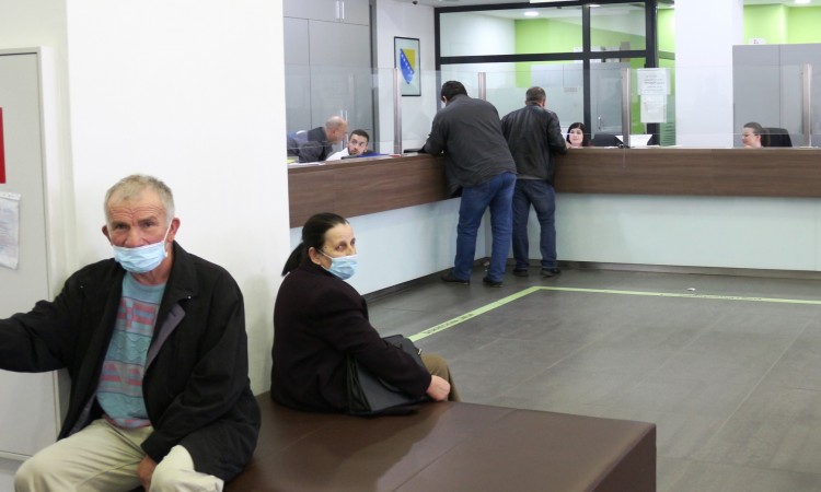 Sindikat državnih službenika traži od Vlade KS jasne instrukcije