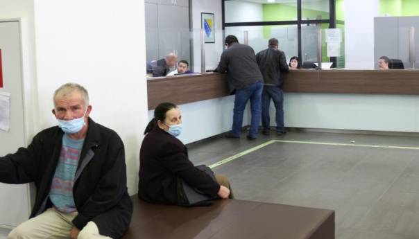 Sindikat državnih službenika traži od Vlade KS jasne instrukcije