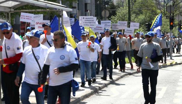 Sindikat metalaca FBiH organizirao protesnu prvomajsku šetnju