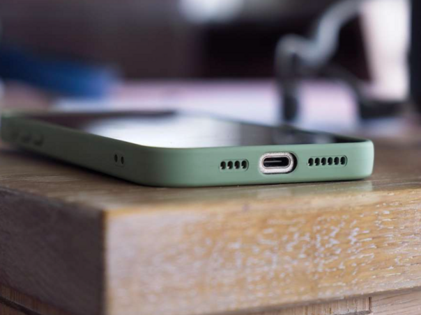 Sindikat osnovnog obrazovanja KS ponovo traži zabranu mobitela u učionicama