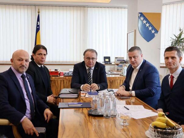 Sindikat s Nikšićem i ministrima o povećanju plata