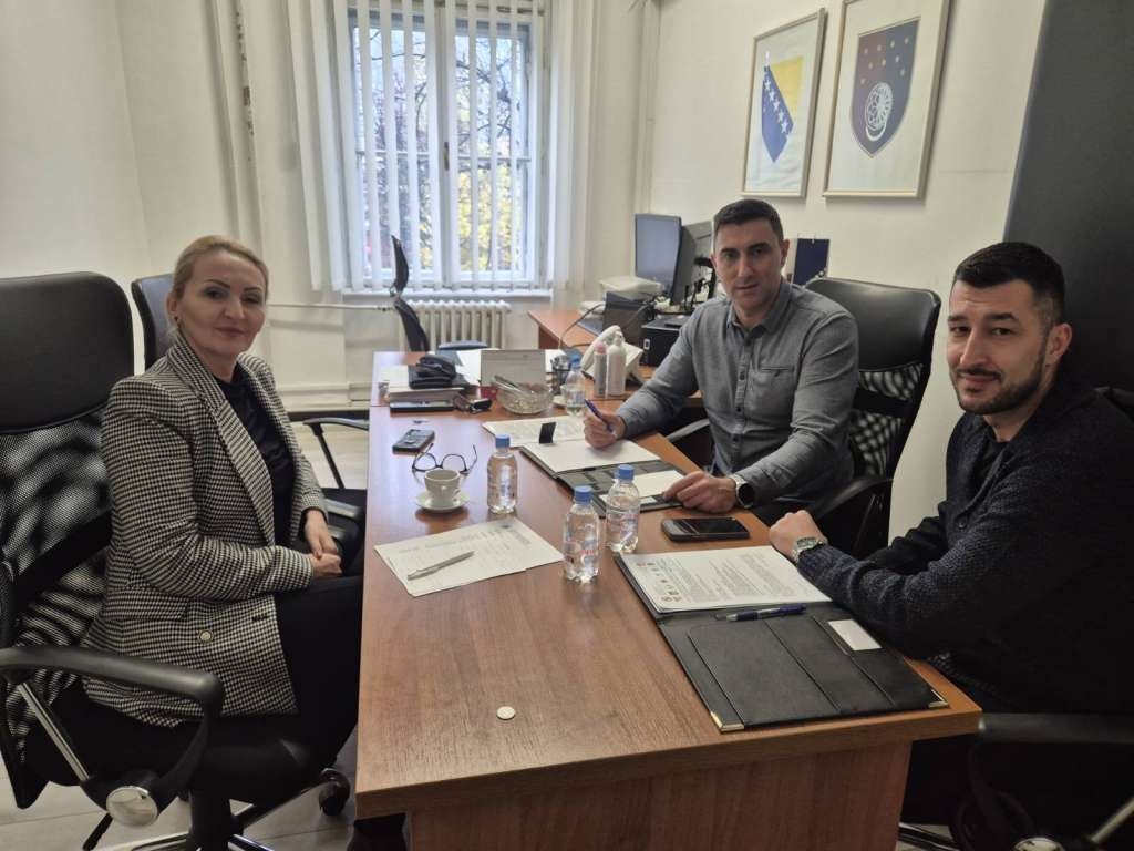 Sindikat traži od Vlade KS otvaranje pregovora o visini osnovice za obračun plaće