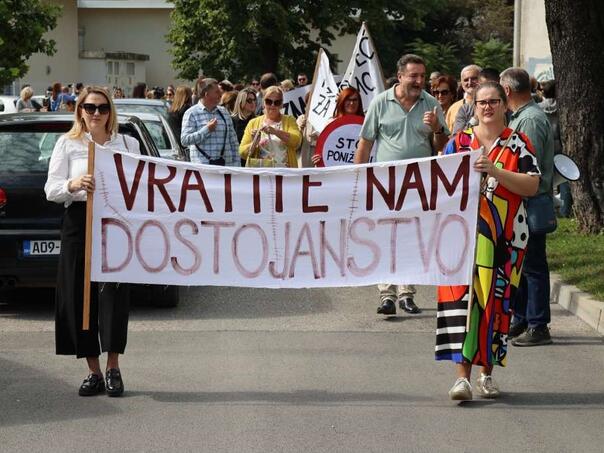 Sindikati obrazovanja HNK protestnom šetnjom obilježili Dan učitelja