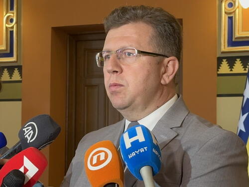 Sindikati očekuju da minimalna plata od naredne godine bude 1000 KM