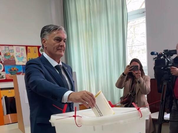 Siniša Karan obavio glasanje u Banja Luci