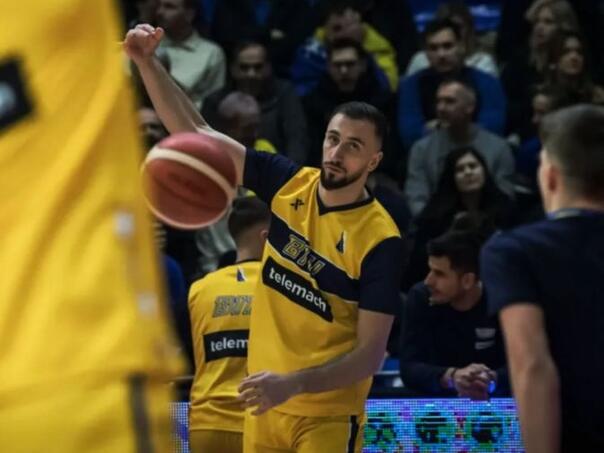 Sinoć u Tuzli preminuo otac bh. reprezentativca Edina Atića