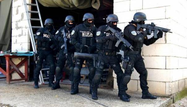 Pretresi na osam lokacija zbog nezakonitog prometa lijekova