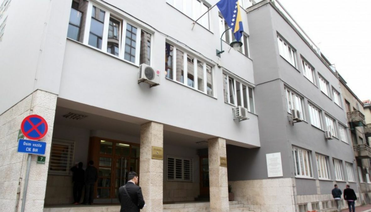 SIPA pretresa prostorije CIK-a
