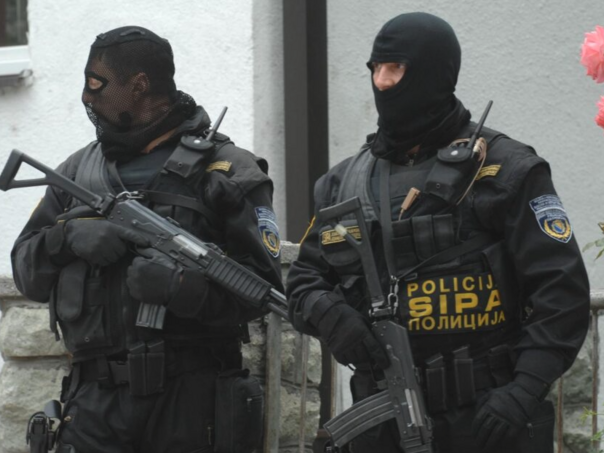 SIPA pretresa u Bijeljini, Tuzli, Gradačcu i Lukavcu: Pronađen automobili, nakit, novac...