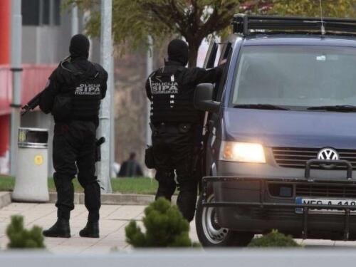 SIPA razbila kriminalnu mrežu: Deset osoba uhapšeno, zaplijenjena droga i novac