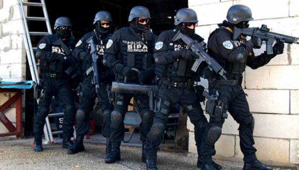 SIPA u Bratuncu uhapsila dvije osobe zbog krijumčarenja migranata iz Srbije u BiH