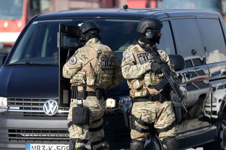 SIPA: Uhapšene tri osobe zbog primanja dara i drugih oblika koristi