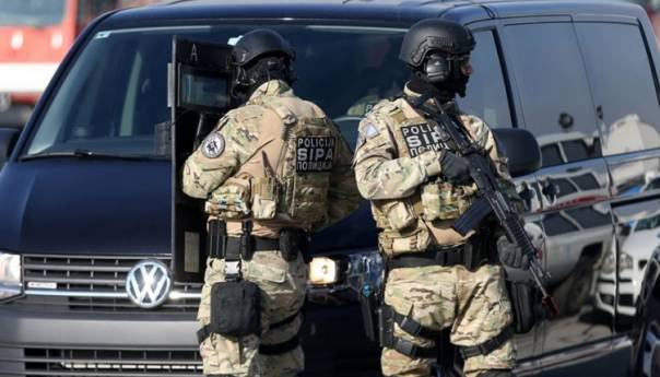 SIPA: Uhapšene tri osobe zbog primanja dara i drugih oblika koristi