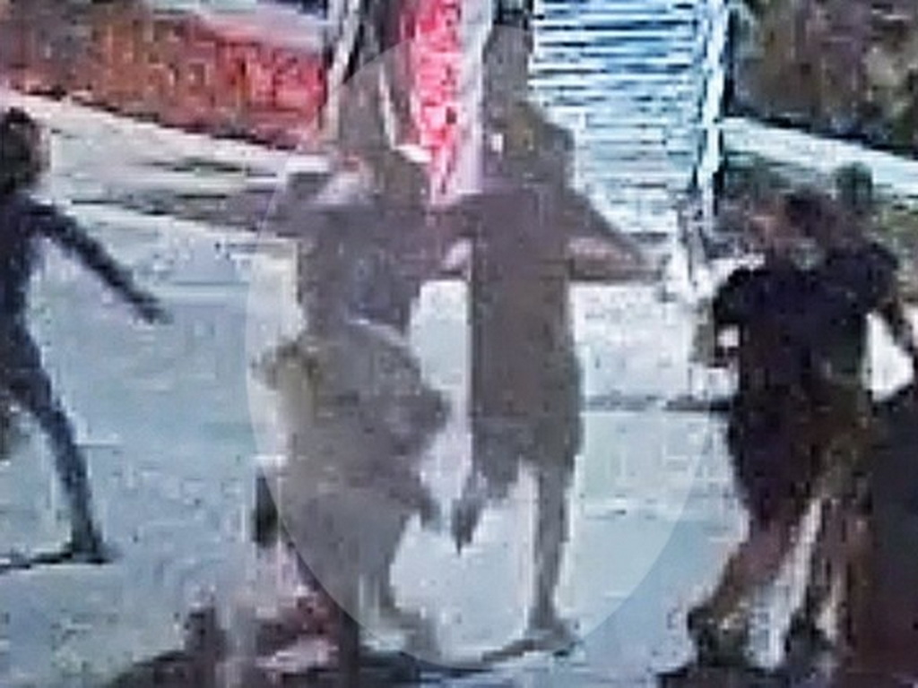 Širi se nova snimka iz Grčke: Navijača AEK-a usmrtio pripadnik njegove grupe?